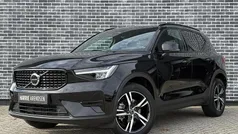 Zwart Gebruikt 2023 Volvo XC40 Plus SUV | € 40.694 (Eerlijke prijs)