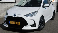 Wit Gebruikt 2021 Toyota Yaris Hybrid Style Hatchback | € 21.750 (Eerlijke prijs)