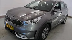 Grijs, metallic lak Gebruikt 2018 Kia Niro SUV | € 17.950 (Eerlijke prijs)