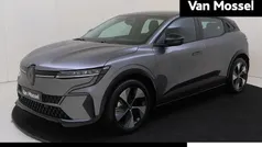 Grijs Nieuw 2025 Renault Mégane Equilibre Hatchback | € 36.384 (Eerlijke prijs)