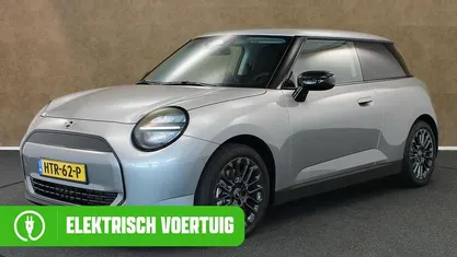 Occasion 2025 Mini Cooper Essential Hatchback | € 26.950 (Super prijs)