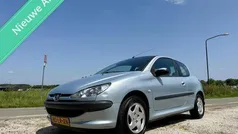 Grijs Gebruikt 2003 Peugeot 206 Hatchback | € 1.495 (Eerlijke prijs)