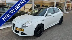 Wit Gebruikt 2012 Alfa Romeo Giulietta Distinctive Hatchback | € 5.999 (Eerlijke prijs)