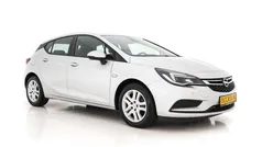 Zilver metallic Gebruikt 2018 Opel Astra Edition Hatchback | € 6.945 (Eerlijke prijs)