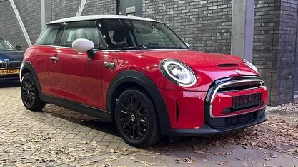 Rood Gebruikt 2023 Mini Cooper Classic Hatchback | € 20.900 (Super prijs)