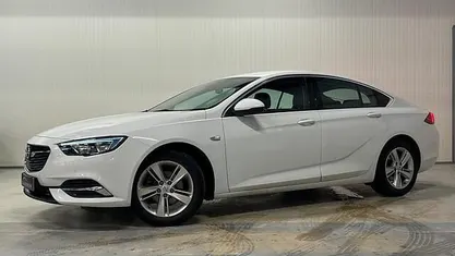 Wit Gebruikt 2019 Opel Insignia Business Hatchback | € 14.400 (Eerlijke prijs)