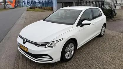 Occasion 2021 VW Golf VIII Life Hatchback | € 12.999 (Super prijs)