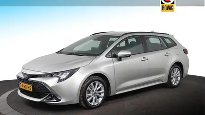 Grijs Occasion 2023 Toyota Corolla Hybrid Active Stationwagen | € 22.899 (Eerlijke prijs)