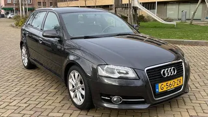 Grijs (metallic) Gebruikt 2011 Audi A3 Sportback Ambition Hatchback | € 5.950 (Eerlijke prijs)