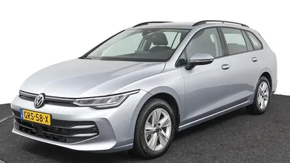 Grijs Occasion 2024 VW Golf VIII Life Stationwagen | € 28.795 (Goede deal)