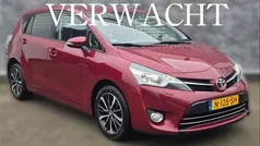 Rood (metallic) Gebruikt 2017 Toyota Verso Executive MPV | € 17.900 (Goede deal)