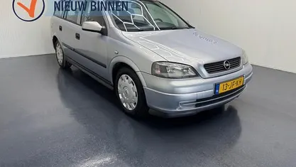 Grijs (metallic) Occasion 2002 Opel Astra Edition Stationwagen | € 995 (Eerlijke prijs)