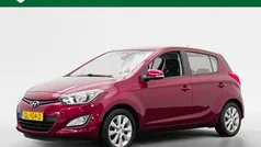Rood Gebruikt 2014 Hyundai i20 Hatchback | € 8.845 (Eerlijke prijs)