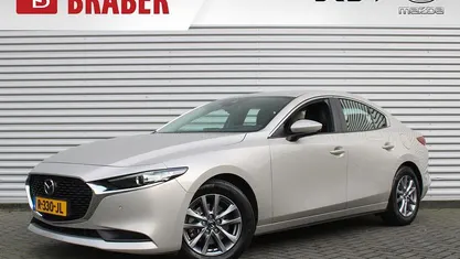 Gebruikt 2022 Mazda 3 Comfort Sedan | € 19.545 (Eerlijke prijs)