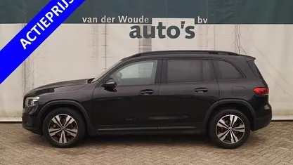 Zwart Gebruikt 2021 Mercedes GLB180 Business SUV | € 30.900 (Goede deal)