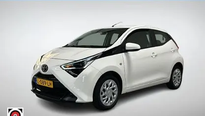 Gebruikt 2021 Toyota Aygo X-play Hatchback | € 10.450 (Eerlijke prijs)