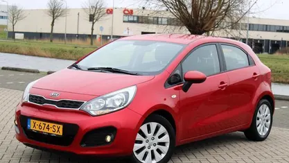 Occasion Kia Rio Comfort 86 PK (63 kW) 2012 Rood Hatchback