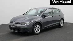 Grijs Gebruikt 2021 VW Golf VIII Life Hatchback | € 23.900 (Eerlijke prijs)