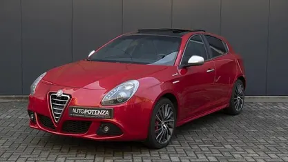 Rood Gebruikt 2013 Alfa Romeo Giulietta Hatchback | € 10.950 (Eerlijke prijs)