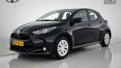 Zwart Gebruikt 2024 Toyota Yaris Hybrid Active Hatchback | € 23.945 (Eerlijke prijs)