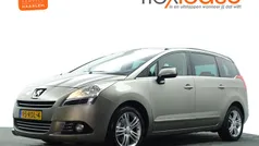 Grijs, metallic lak Gebruikt 2011 Peugeot 5008 MPV | € 4.900 (Eerlijke prijs)