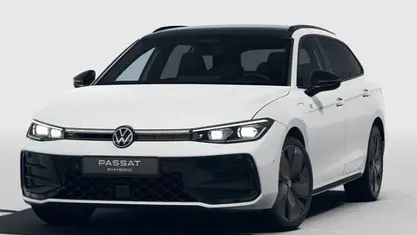 Occasion 2025 VW Passat R-line Edition Stationwagen | € 56.295 (Eerlijke prijs)
