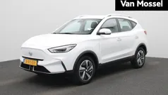 Wit Gebruikt 2024 MG ZS Comfort Sedan | € 23.495 (Eerlijke prijs)