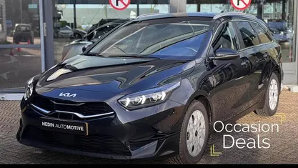 Zwart Occasion 2024 Kia Ceed Hatchback | € 24.945 (Eerlijke prijs)
