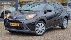 Zwart Gebruikt 2022 Toyota Aygo Play Hatchback | € 14.950 (Eerlijke prijs)