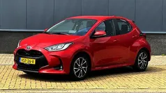 Rood Gebruikt 2022 Toyota Yaris Hybrid Hatchback | € 20.900 (Eerlijke prijs)