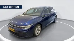 Blauw Gebruikt 2023 VW Golf VIII Life Hatchback | € 22.740 (Eerlijke prijs)