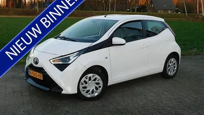 Wit Gebruikt 2021 Toyota Aygo X-play Hatchback | € 9.950 (Eerlijke prijs)