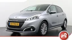 Grijs, metallic lak Gebruikt 2019 Peugeot 208 Signature Sky Hatchback | € 10.425 (Eerlijke prijs)