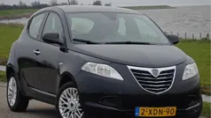 Zwart (metallic) Gebruikt 2014 Lancia Ypsilon Silver Hatchback | € 5.940 (Eerlijke prijs)