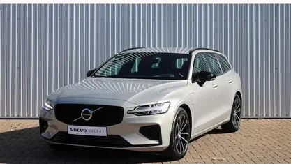 Grijs Occasion 2025 Volvo V60 Plus Stationwagen | € 47.950 (Eerlijke prijs)