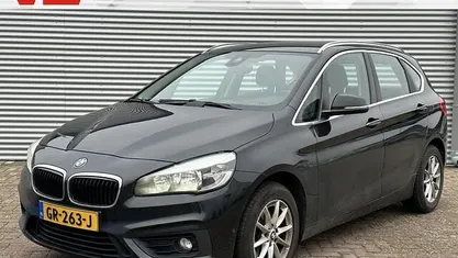 Zwart Gebruikt 2015 BMW 218 Basis Stationwagen | € 11.900 (Eerlijke prijs)