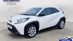 Wit Gebruikt 2024 Toyota Aygo Play Hatchback | € 21.595 (Eerlijke prijs)