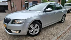 Grijs, metallic lak Gebruikt 2013 Skoda Octavia Business Line Hatchback | € 8.450 (Eerlijke prijs)