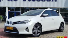 Wit Gebruikt 2013 Toyota Auris Hybrid Hatchback | € 12.445 (Eerlijke prijs)