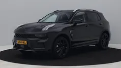 Zwart, metallic lak Gebruikt 2023 Lynk & Co 01 SUV | € 27.900 (Eerlijke prijs)