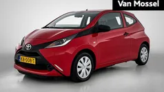 Rood Gebruikt 2016 Toyota Aygo Hatchback | € 6.900 (Eerlijke prijs)