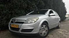 Grijs Gebruikt 2004 Opel Astra Enjoy Hatchback | € 1.000 (Eerlijke prijs)