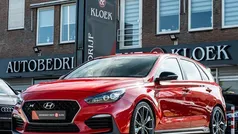 Rood Gebruikt 2017 Hyundai i30 Hatchback | € 25.950 (Eerlijke prijs)