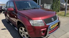 Rood, metallic lak Gebruikt 2007 Suzuki Grand Vitara SUV | € 4.450 (Eerlijke prijs)