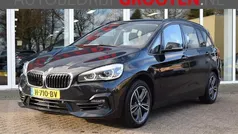 Zwart Gebruikt 2020 BMW 218 Executive Stationwagen | € 16.888 (Goede deal)