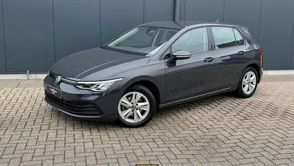 Grijs Gebruikt 2022 VW Golf VIII Life Hatchback | € 18.335 (Eerlijke prijs)