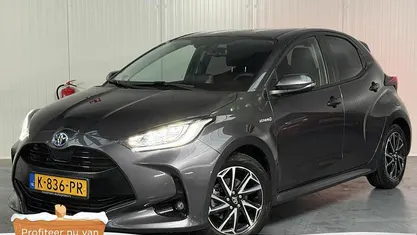 Grijs Gebruikt 2021 Toyota Yaris Hybrid Style Hatchback | € 21.950 (Eerlijke prijs)