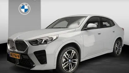 Grijs (metallic) Gebruikt 2025 BMW iX2 M Sport SUV | € 41.900 (Eerlijke prijs)