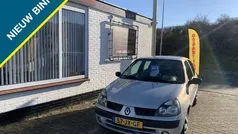 Grijs Gebruikt 2002 Renault Clio II Expression Hatchback | € 1.299 (Eerlijke prijs)