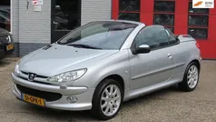 Grijs Gebruikt 2002 Peugeot 206 CC Cabriolet | € 1.950 (Goede deal)